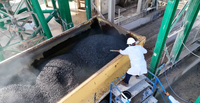 Büyükşehir, saatte 240 ton asfalt üretiyor