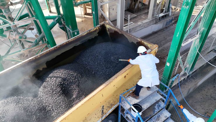 Büyükşehir, saatte 240 ton asfalt üretiyor