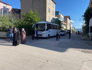 Servis minibüsünün 7 yaşındaki çocuğa çarptı