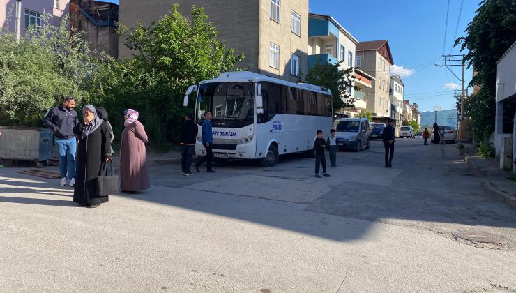 Servis minibüsünün 7 yaşındaki çocuğa çarptı
