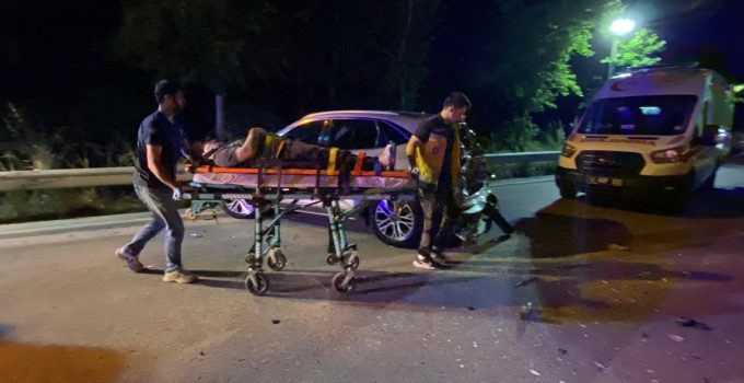 Gece yarısı kazada 4 kişi yaralandı