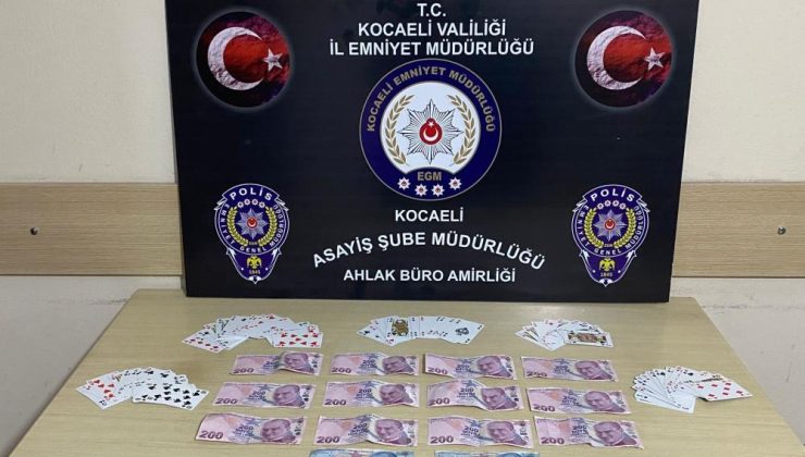 Kahvehanelere Kumar Baskını
