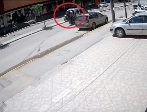 Körfez’de Motosiklet Hafif Ticari Araca Çarptı: Çocuk Yaralandı
