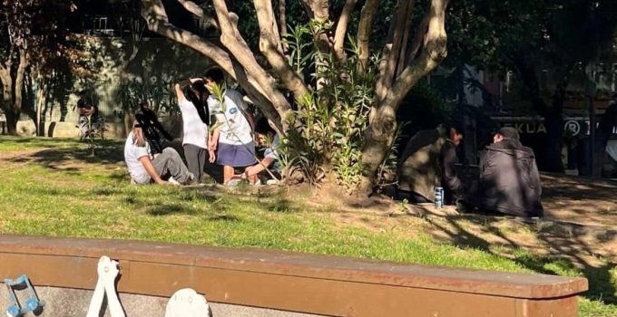 İzmit’in göbeğinde Çocukların Yanında Alkol Tüketiliyor