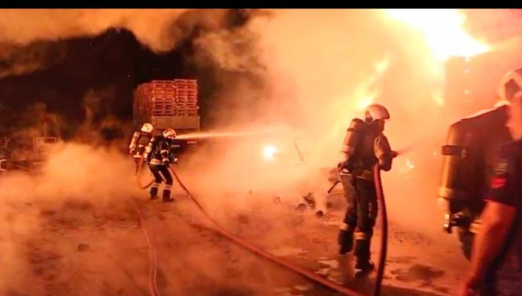 Gebze’de Yüzlerce Palet, Alevlere Teslim Oldu