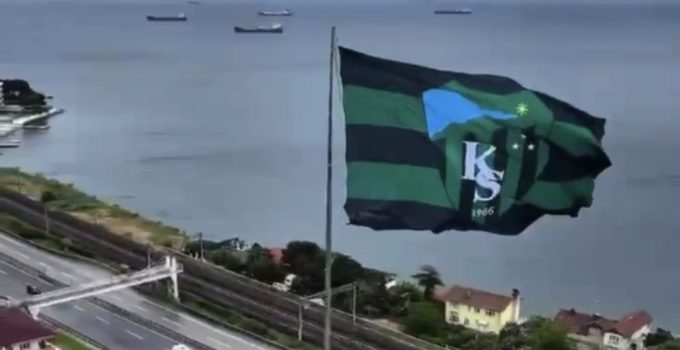 Kocaelispor’un Dev Bayrağı Dalgalanıyor