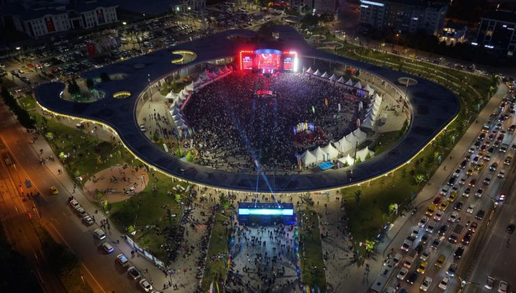 Geçler Milli İrade’ye Akın Etti