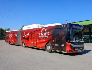 Otobüs ve tramvaylar 19 Mayıs’a özel giydirildi