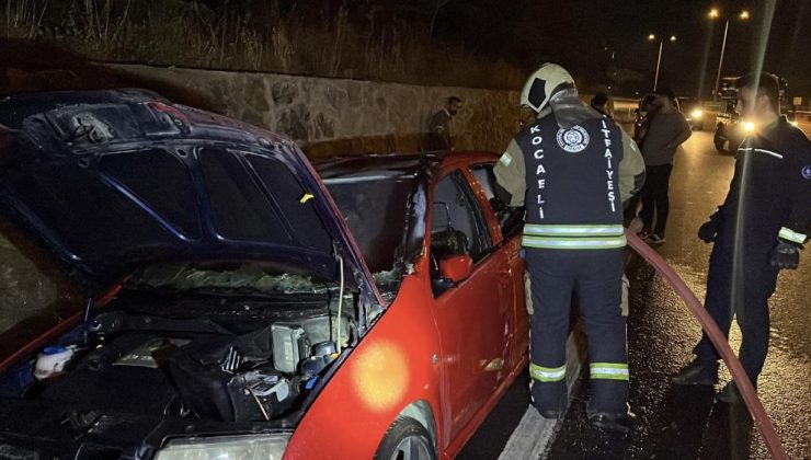 Gebze’de Otomobil Alev Aldı.3 Kişi Son Anda Kurtuldu