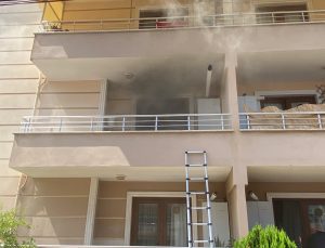 İkinci Katta Çıkan Yangın Paniğe Yol Açtı