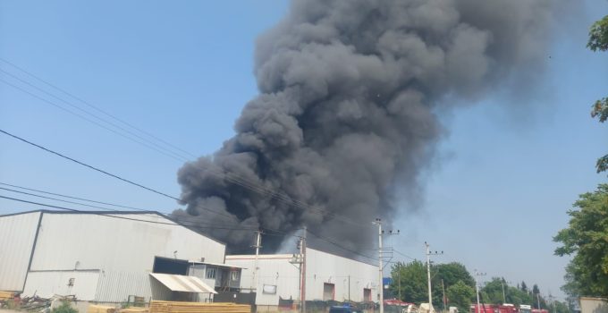 Boya Fabrikası’nda Korkutan Yangın