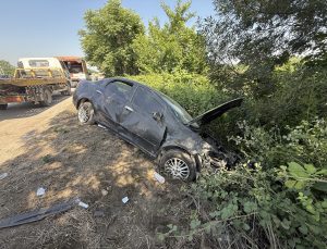 Bariyerlere çarpan otomobile tanker çarptı: 7 yaralı