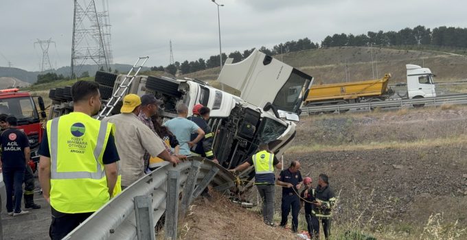Gebze’de Karpuz Yüklü Tır Devrildi: 1 Ölü, 3 Yaralı