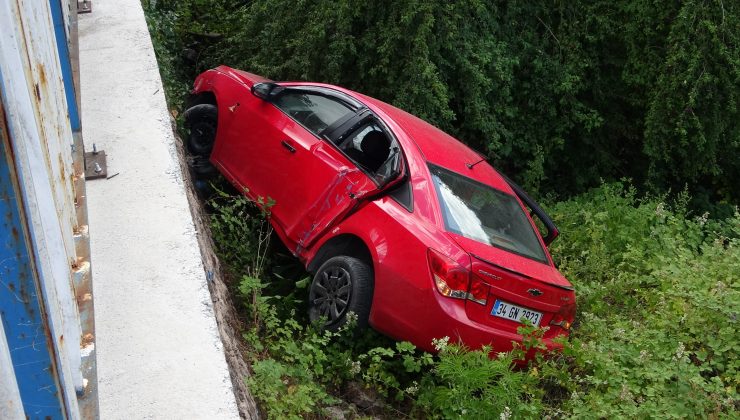 Otomobil istinat duvarından ağaçlık alana uçtu: 4 yaralı