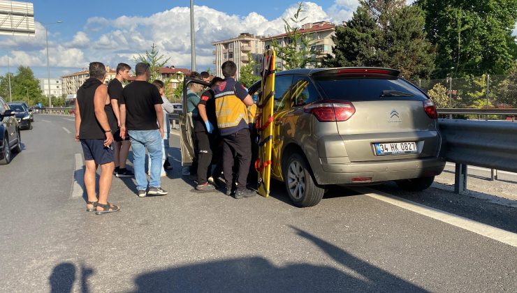 Kuruçeşme D-100’de otomobil bariyerlere çarptı