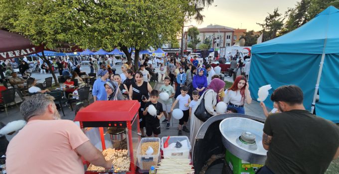 15. Yaz Şenliği Gölcük Anıtpark’ta Başladı
