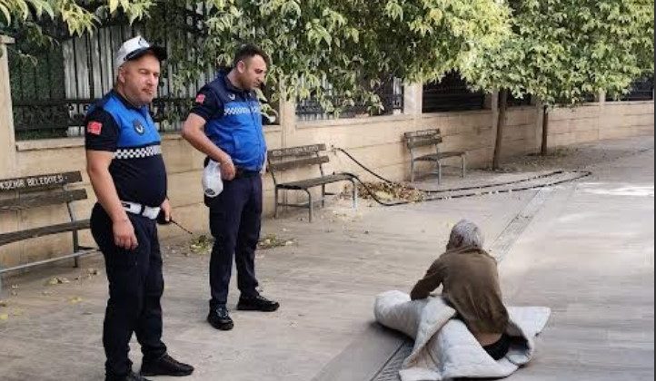 Büyükşehir zabıtasından yardım eli