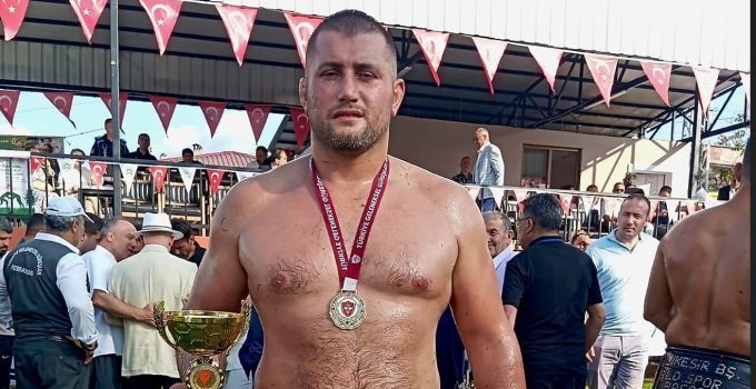 Hamza Özkaradeniz’den Samsun’da Tarihi Başarı   