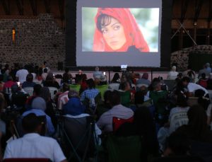 Gölcüklüler “Selvi Boylum Al Yazmalım” Filmiyle Nostaljik Bir Akşam Yaşadı