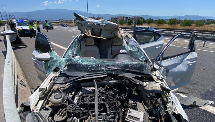 Kocaeli’de Otomobilin Tavanı Koptu, Aynı Aileden 4 Kişi Yaralandı