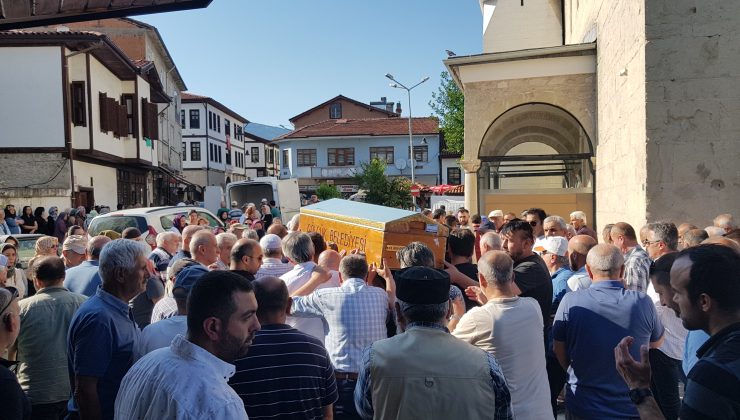 Çınar Dalının Altında Kalan Genç Öğretmen Son Yolculuğuna Uğurlandı