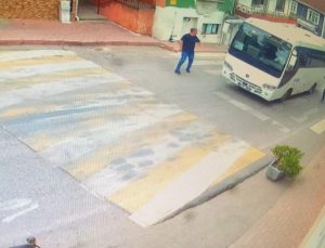 Cenazeye Gelmişti, Servis Minibüsünün Altında Kaldı
