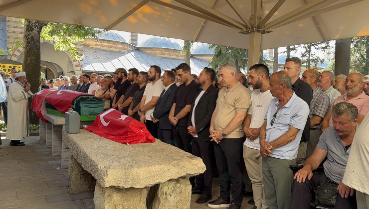 Gebze’de Hüzün: Trafik Kazasında Ölen Aile Defnedildi