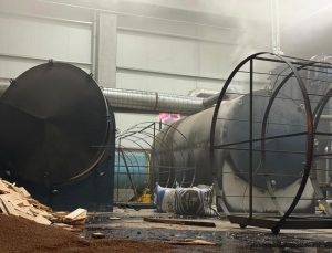 Körfez’de Ruhsatsız Kömür Tesisinde Yangın: Mahalleli Tepkili
