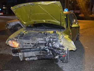 Kartepe’de Kavşakta Kaza: 4 Yaralı