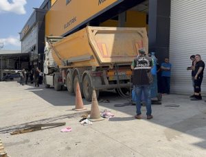 Gebze’de Sanayi Sitesinde Feci Kaza: Tır Şoförü Hayatını Kaybetti