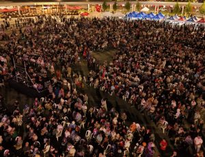 İzmit Milli İrade Meydanı’na akın ettiler