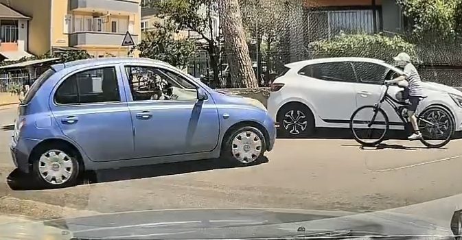 Kocaeli Körfez’de Kaza: Savrulan Araç Bisikletli Çocuğa Çarptı