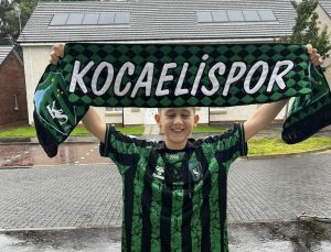 İskoçya’da Bir Körfezli: 12 Yaşındaki Jayden Artık Kocaelispor Taraftarı!