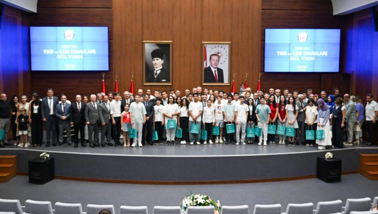 YKS ve LGS’de Dereceye Giren Öğrenciler, Ödüllendirildi