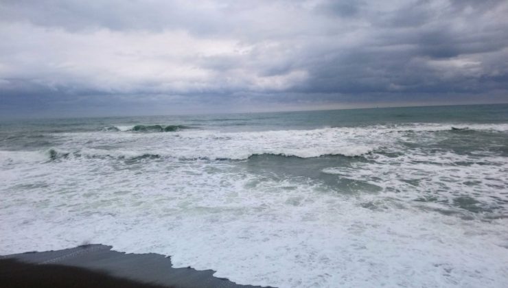 Kandıra’da Bazı Plajlarda Deniz Yasağı