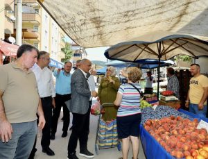 Başkan Söğüt önce pazarı ardından esnafı gezdi