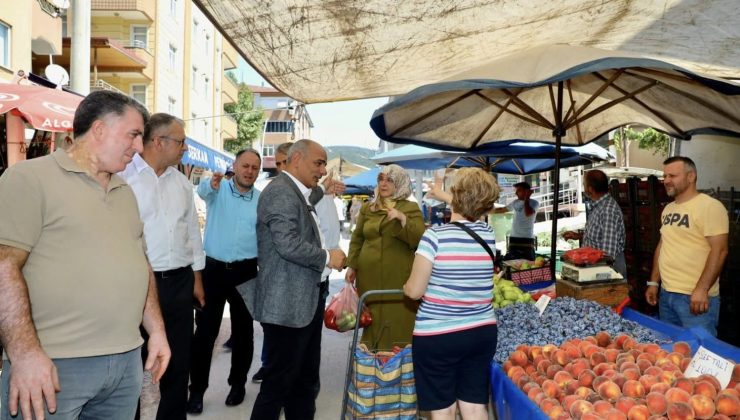 Başkan Söğüt önce pazarı ardından esnafı gezdi