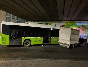 Körfez’de Alt Geçitte Kaza: 2 Kişi Yaralandı
