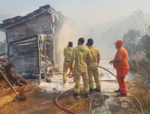 Karamürsel’de ki Orman Yangını nedeniyle Akçat Köyü Boşaltıldı