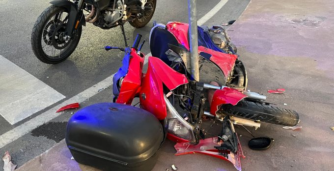 İzmit’te Motosiklet Kazası: 1’i Ağır 2 Yaralı