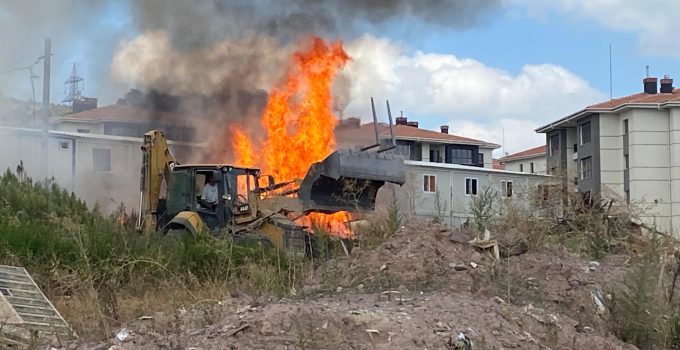 Derince’de Şantiye Yangını Korkuttu