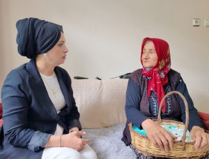 Gülcemal Teyze’den Başkan Büyükakın’a Börek Daveti