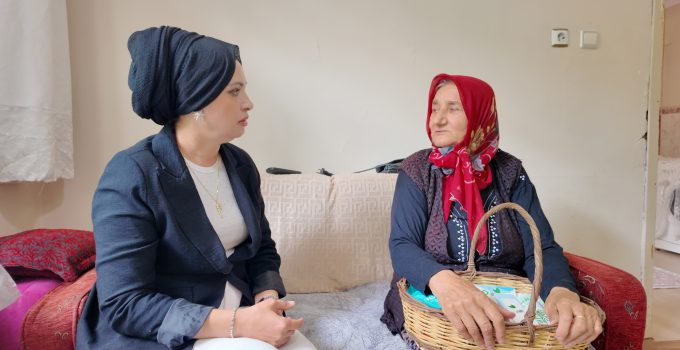 Gülcemal Teyze’den Başkan Büyükakın’a Börek Daveti