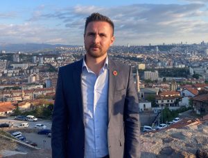 Eşine silah çeken İzmit Yassıbağ Muhtarı Görevden Uzaklaştırıldı