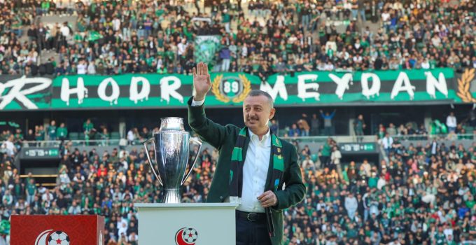 Büyükakın’dan Kocaelispor’a Destek Mesajı!