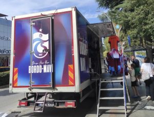 Gölcük’te Trabzon Store Tırı Kaldırılıyor