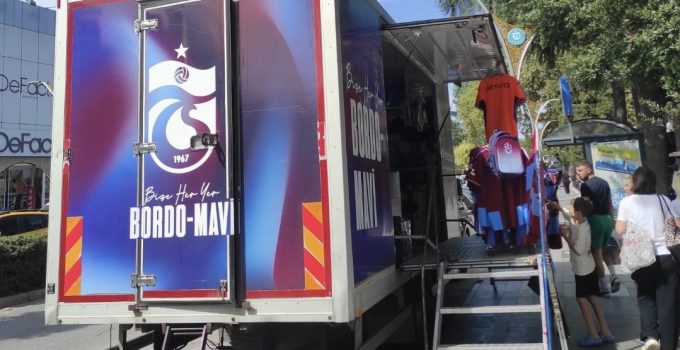 Gölcük’te Trabzon Store Tırı Kaldırılıyor