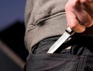 İzmit’te Bıçaklı Saldırı: 19 Yaşındaki Genç Hayatını Kaybetti