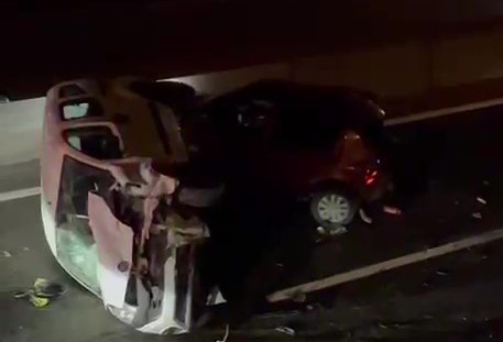 D100’de otomobil ile hafif ticari araç çarpıştı: 2 çocuk yaralandı