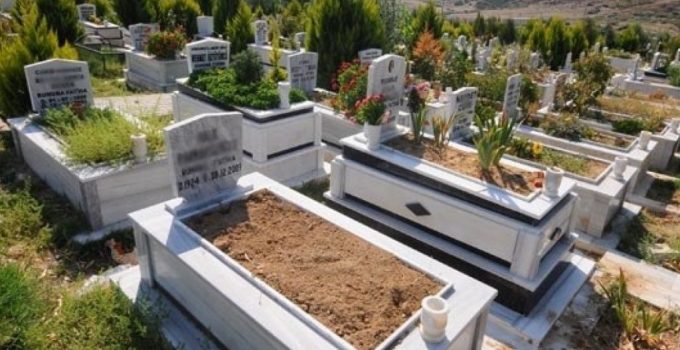 Polis, Babasının Mezarında İntihara Kalkıştı